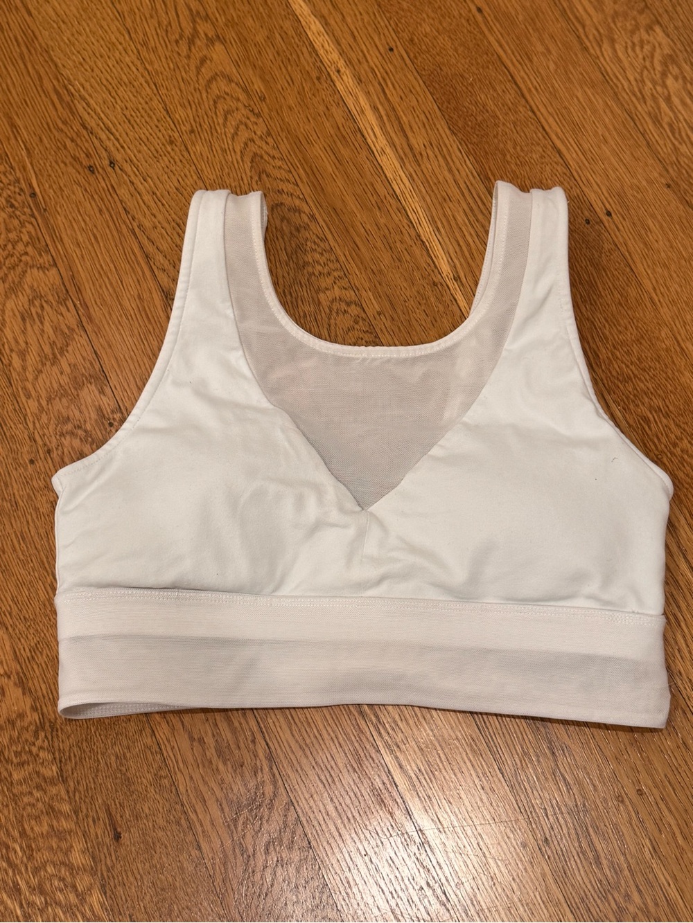 Forever 21 Women’s V-Neck sports bra in White Sz M medium